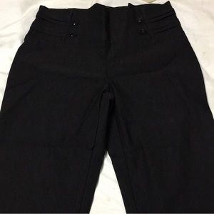 2️⃣Black capris pants